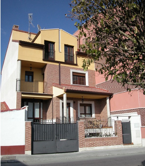 vivienda unifamiliar en entorno urbano