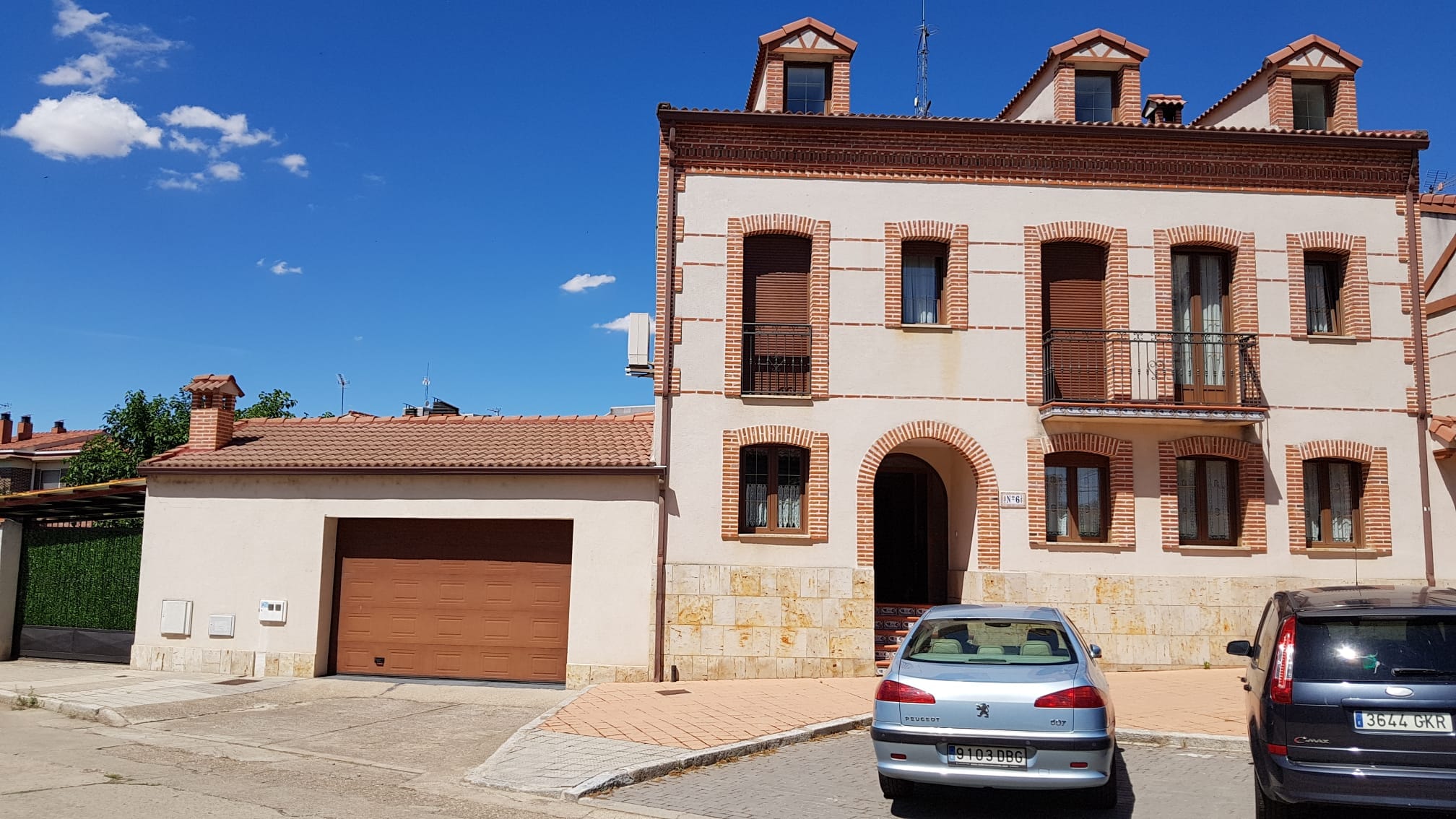 vivienda unifamiliar en entorno urbano