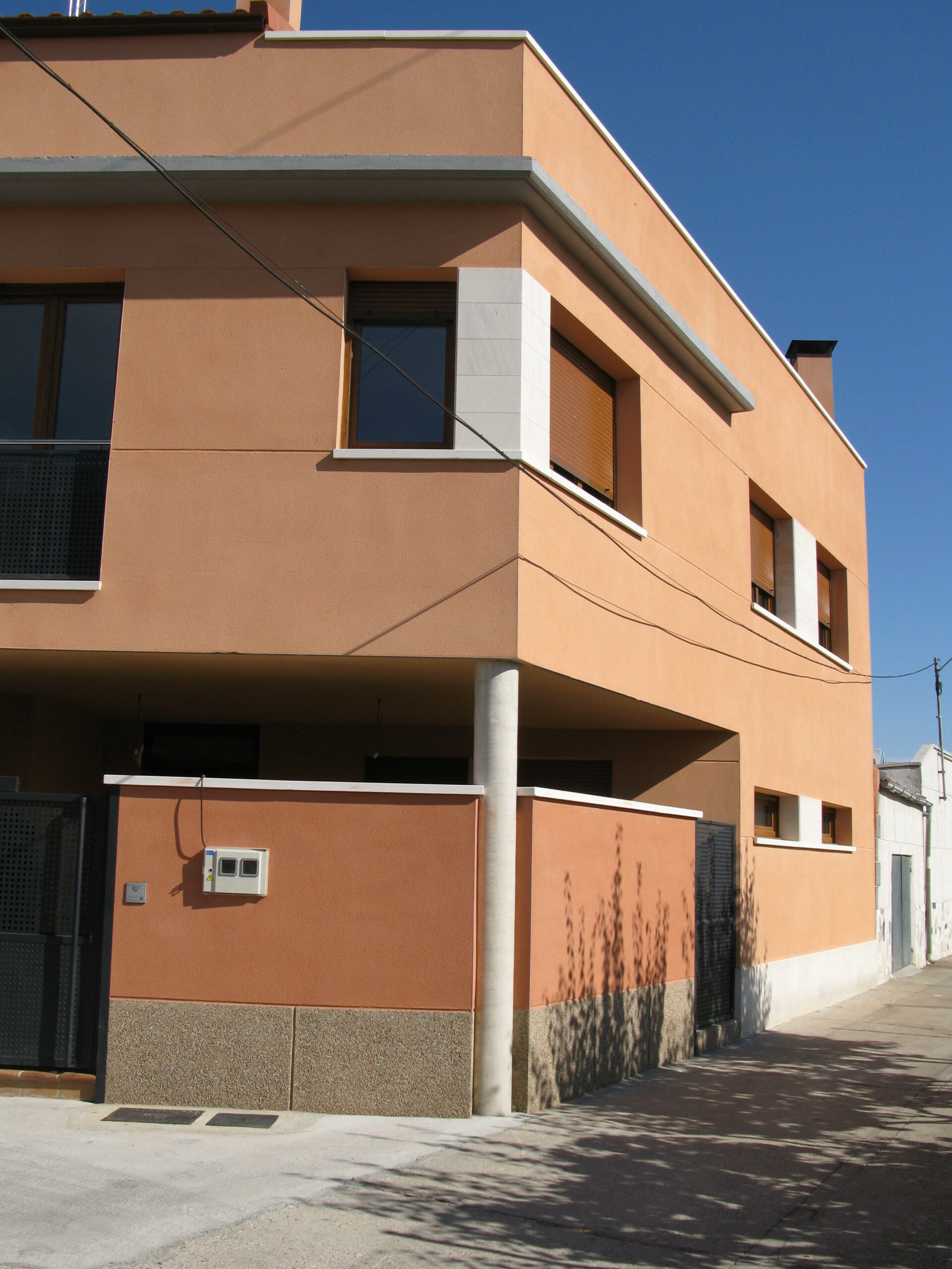 proyecto de vivienda unifamiliar en entorno urbano